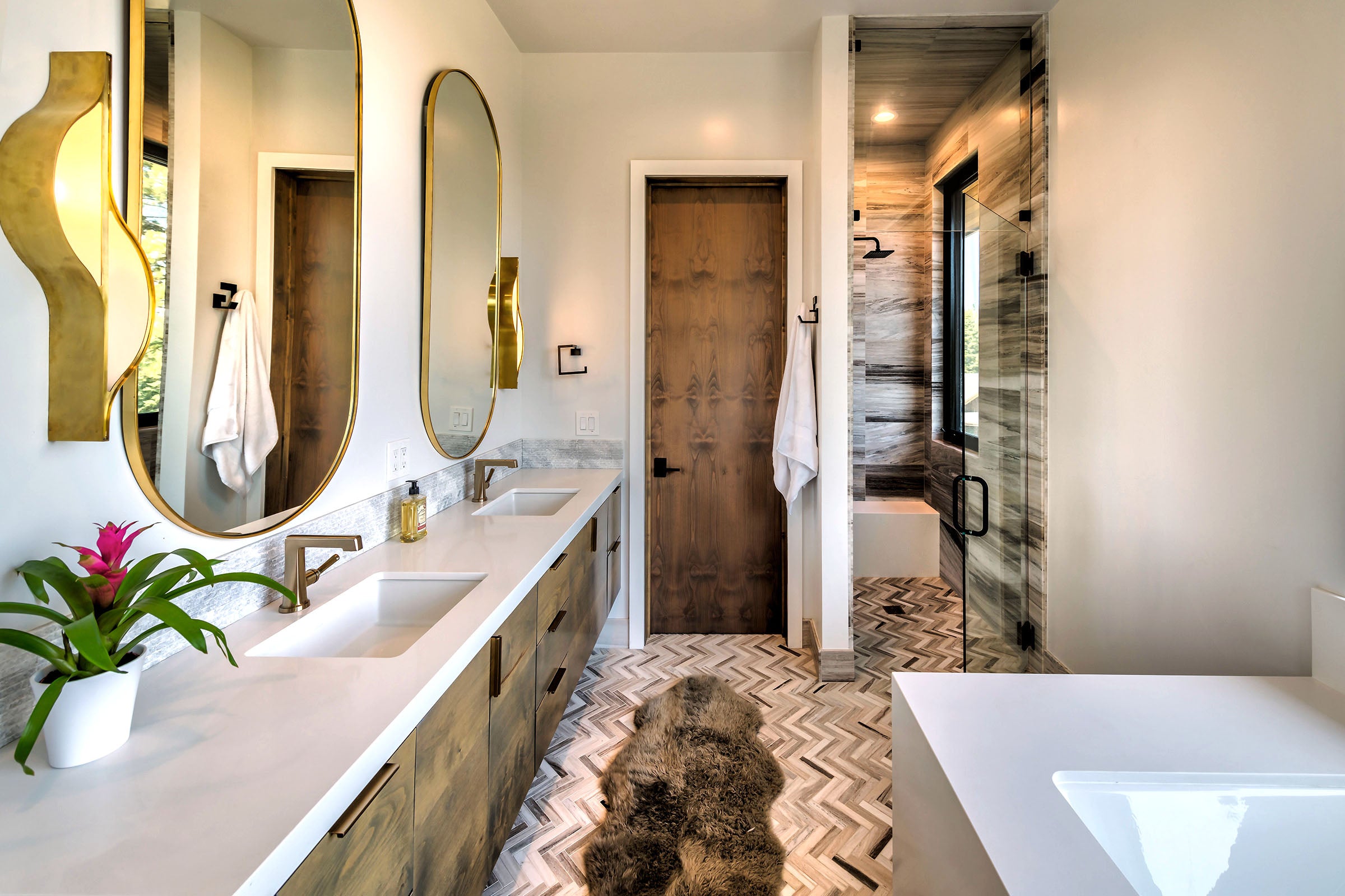 Mountain modern bathroom in Martis Camp