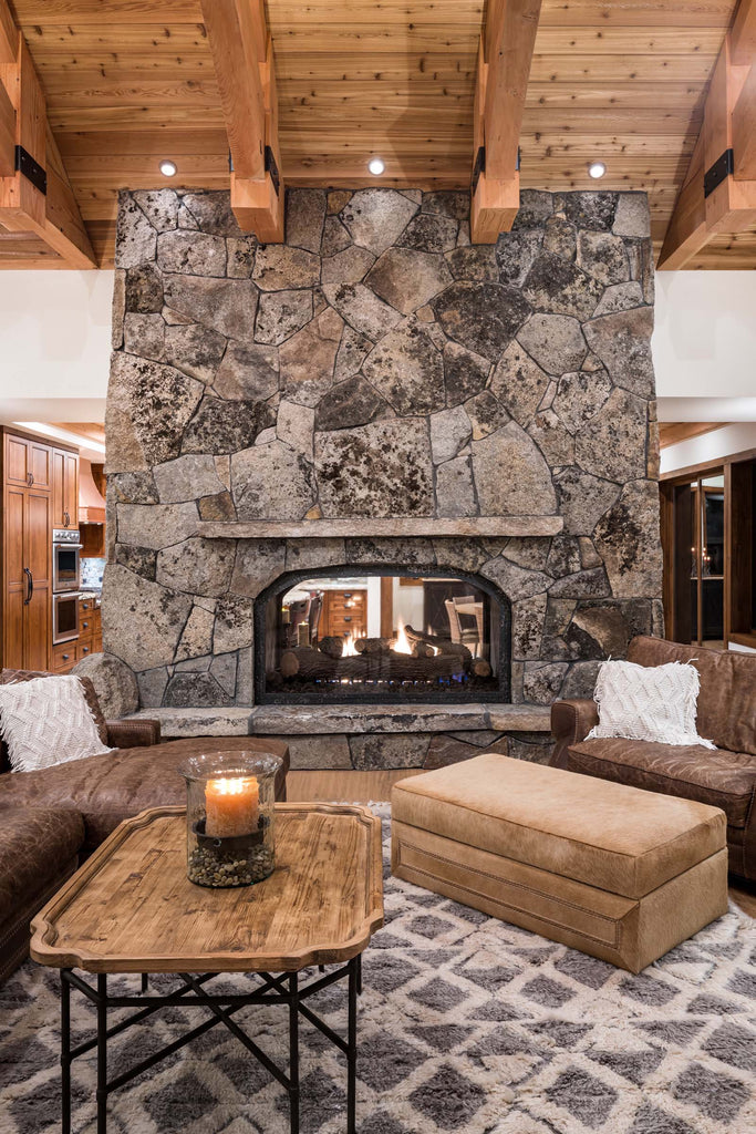 Rustic family room in Schaffer's Mill