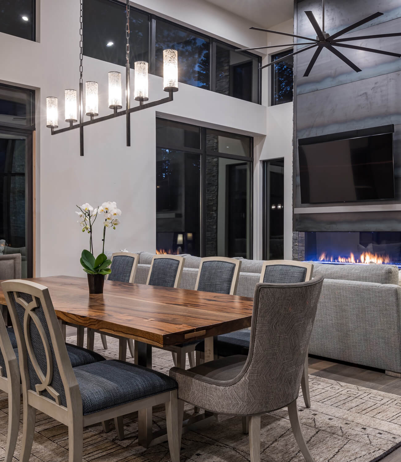 Mountain modern dining room in Truckee