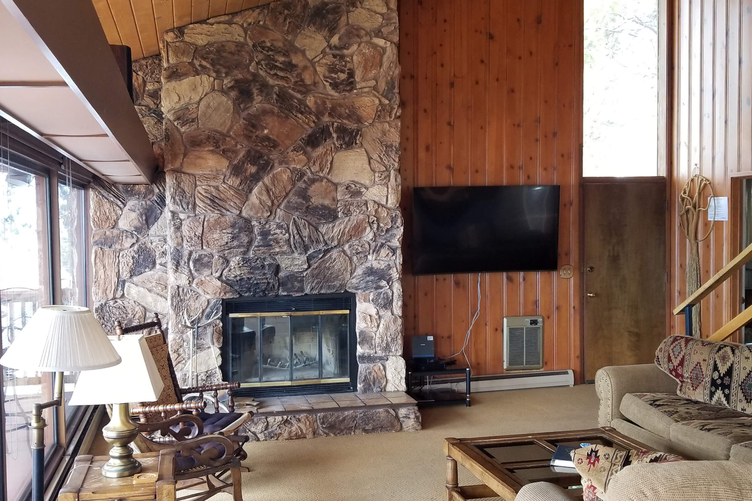 Rustic living room before remodel
